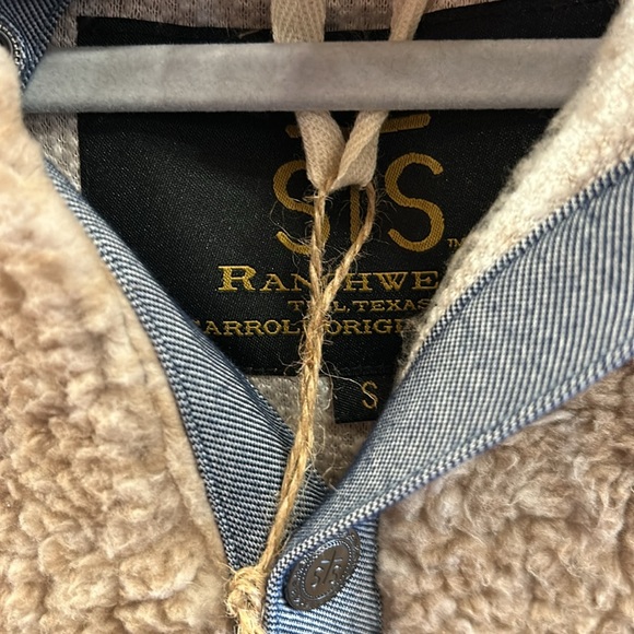 STS Ranchwear Tan Sherpa Vest with Blue Accents - Picture 3 of 8